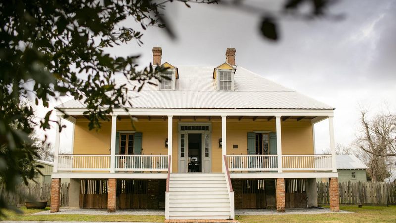 13 Vintage Alabama Homes That Remind Us How The South Used To Live - Decor Hint Creole Cottage in Gulf Coast