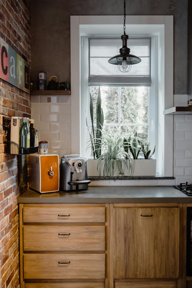 11 Retro Home Trends Making A Return In Modern Interiors - Decor Hint Vintage-Inspired Kitchens