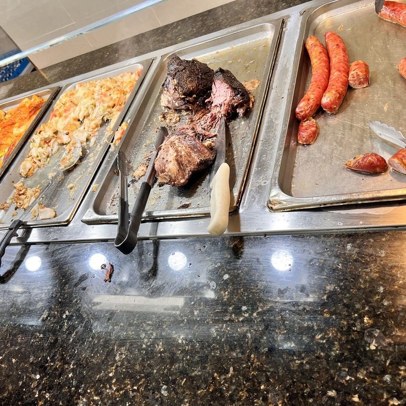 The Oregon Buffet Everyone Talks About For Its Endless Options - Decor Hint No Reservations, No Wait Drama