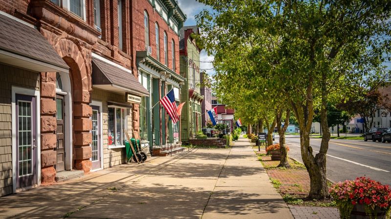 Surprising Reasons This Midwest Flyover State Has More Free Time Than The Rest Of Us - Decor Hint Fewer Entertainment Options Mean Less FOMO Pressure