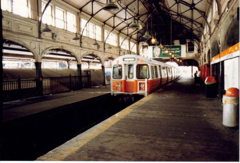 10 Boston Train Rides Perfect For History And Scenery Lovers - Decor Hint Orange Line Through Boston's Heart
