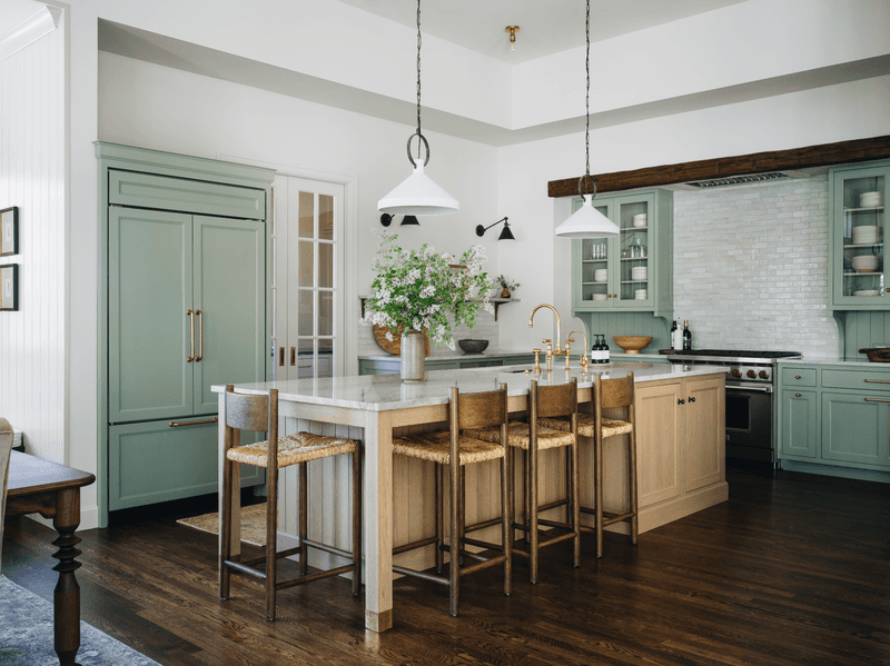 Pendant Lighting That Glows Without Overpowering