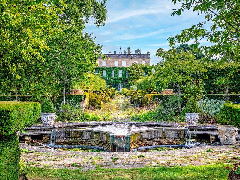What The Royal Family's Property Moves Across California And UK Reveal About Modern Monarchy - Decor Hint What These Homes Reveal About Modern Royal Priorities