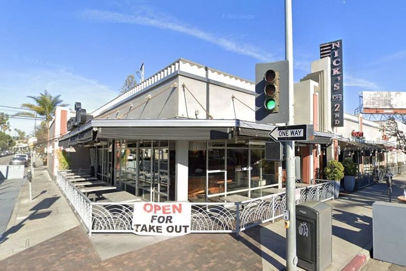11 California Lobster Roll Shacks That Nail Simple, Coastal Flavor - Decor Hint Nick's on 2nd - Long Beach