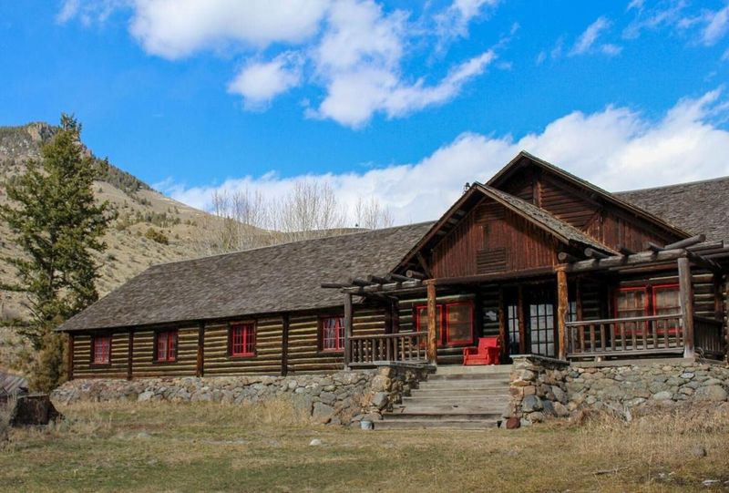 OTO Homestead & Dude Ranch - Near Gardiner, Montana