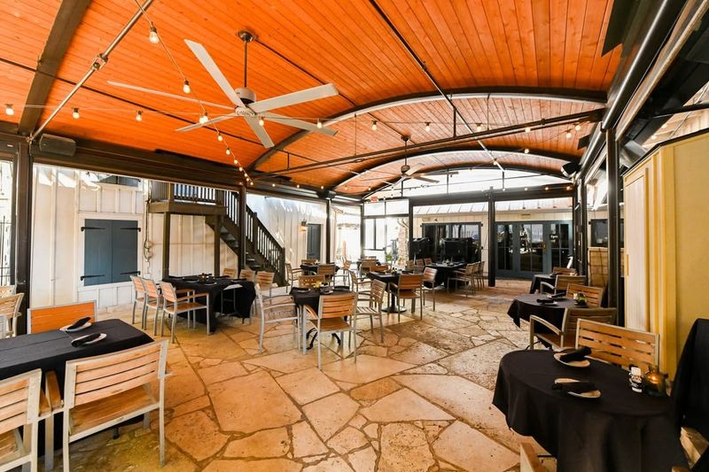 13 Austin Restaurants Where Couples Go For Food Fun And A Perfect Night Out - Decor Hint Moonshine Patio Bar & Grill