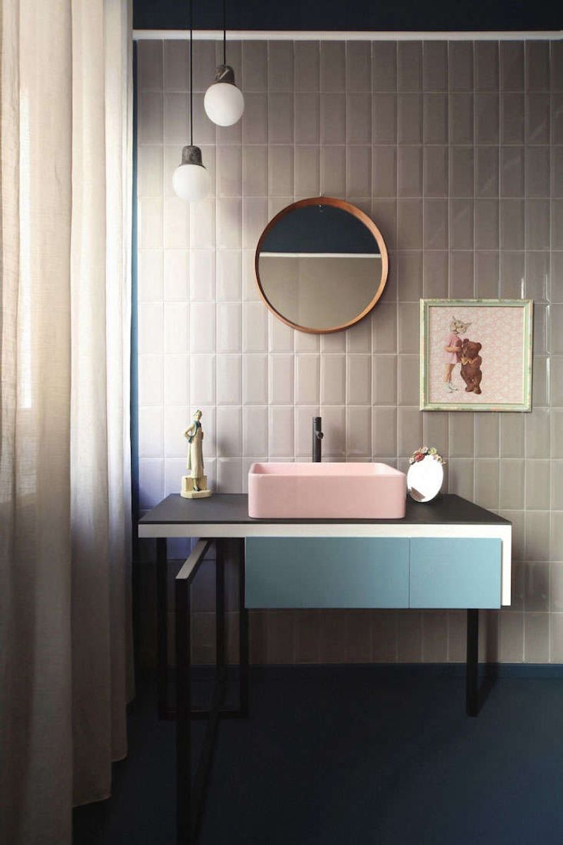 Texas Homes Are Bringing Back These 12 'Outdated' Design Trends - Decor Hint Colored Bathroom Fixtures