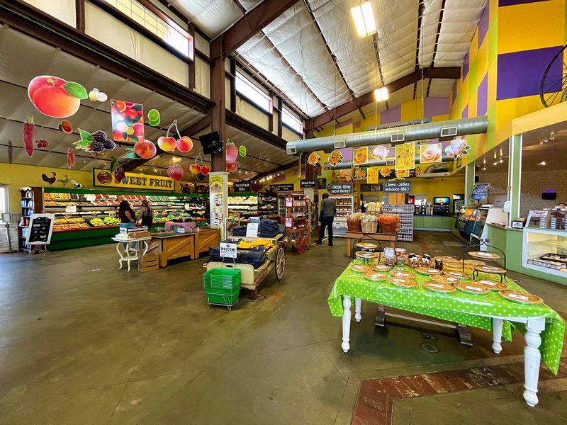 12 California Road Trip Stops With Amazing Food Hiding In Gas Stations - Decor Hint Murray Family Farm - Bakersfield