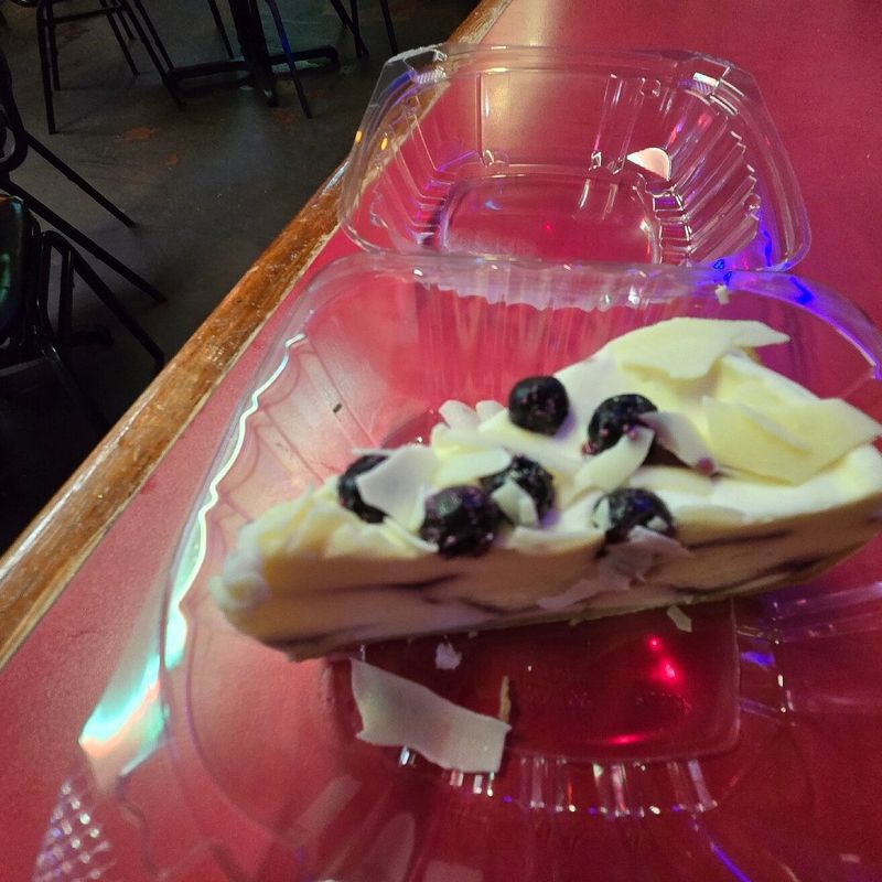 17 Must-Try Louisiana Buffets Where Dessert Is The Main Attraction - Decor Hint Steamboat Bill's Sweet Surprise