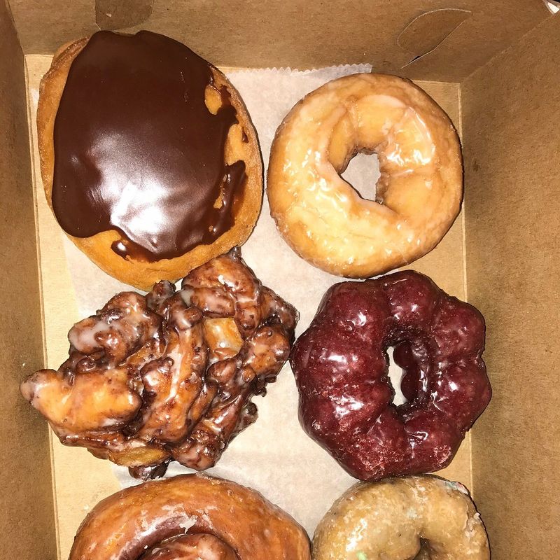 Avon Donuts, Pontiac