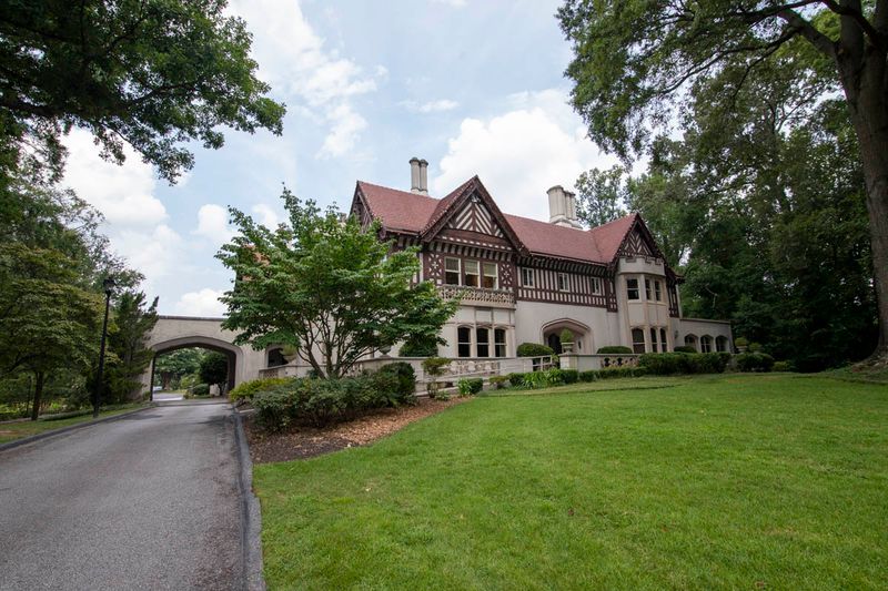 A Georgia Suburb That's A Hidden Retirement Haven With Tree-Lined Streets And History - Decor Hint Safety Community Associations And Neighborhood Pride