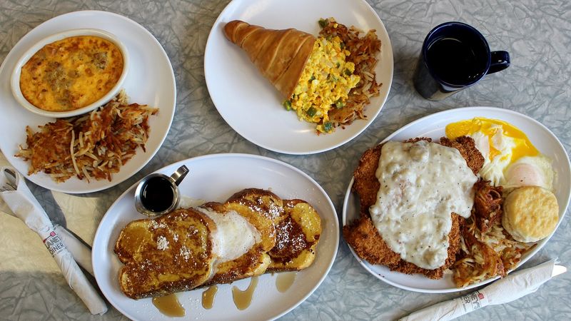 19 Ohio Chicken-Fried Steaks That Will Take You Straight Back To Grandma's Table - Decor Hint Delaney's Diner