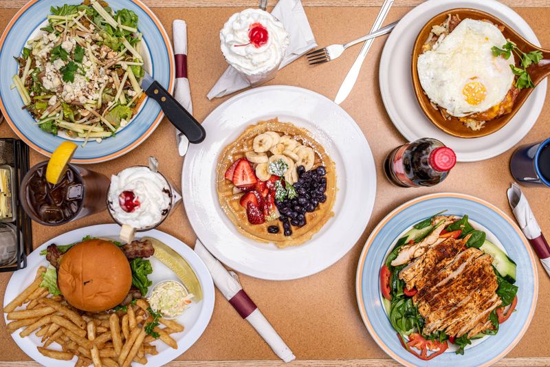 17 Illinois Diners Where Comfort Food Still Feels Like Home - Decor Hint Stella's Diner – Chicago