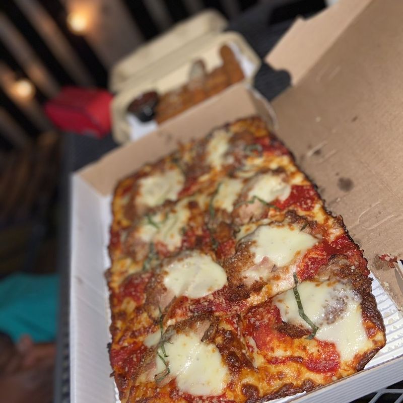 Exploring Maryland-Style Pizza: What Makes It So Different? - Decor Hint Square Cut Tavern Style