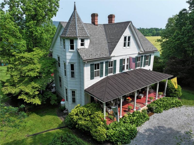 Well-preserved Victorian / Queen Anne Houses