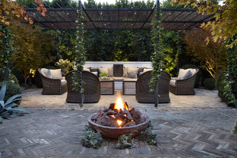 Design Outdoor Rooms For Living
