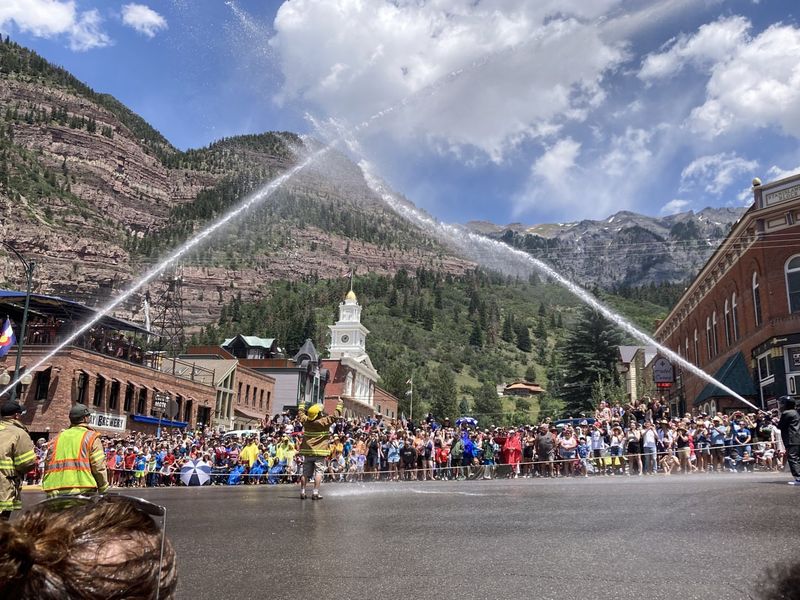 Colorado Mountain Towns That Locals Say Are Packed With Tourists - Decor Hint Ouray