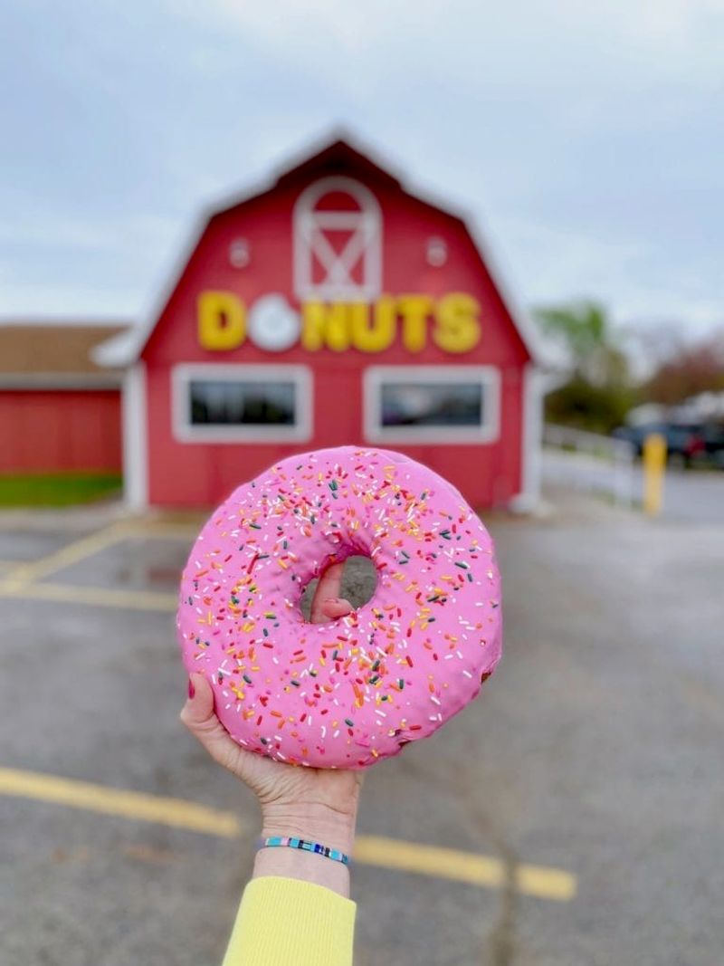 11 Arkansas' Best Donuts To Satisfy Every Craving - Decor Hint Red Barn Donuts - Rogers