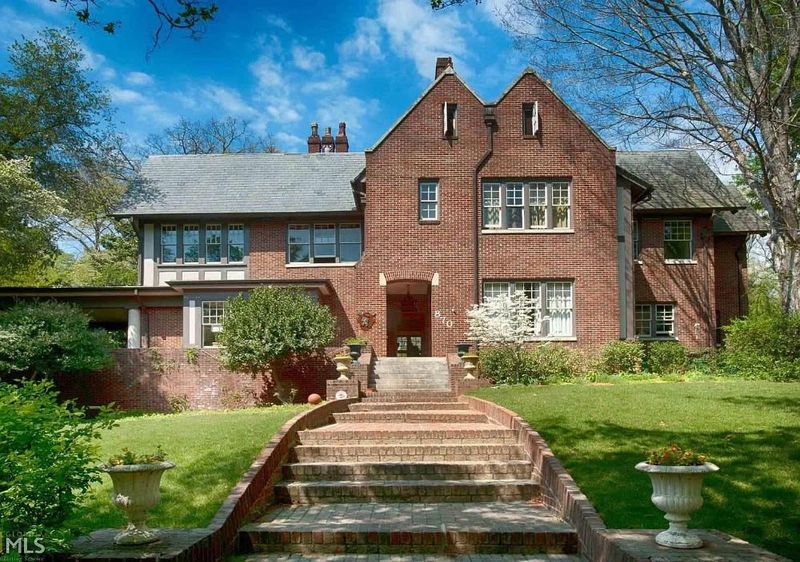 A Georgia Suburb That's A Hidden Retirement Haven With Tree-Lined Streets And History - Decor Hint Housing Types And Historic Home Options