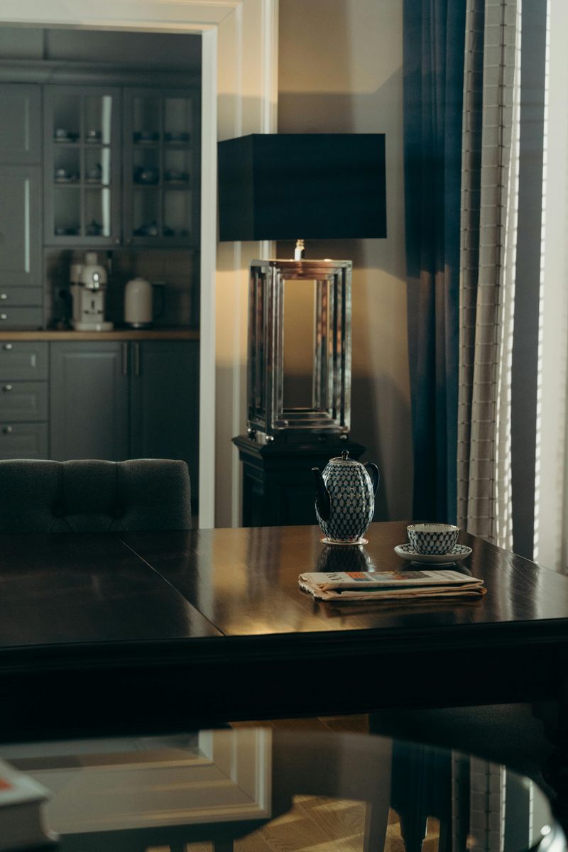 How Home Décor Choices May Influence First Impressions Among Wealthier Guests - Decor Hint Subtle Indicators Of Wealth And Refinement