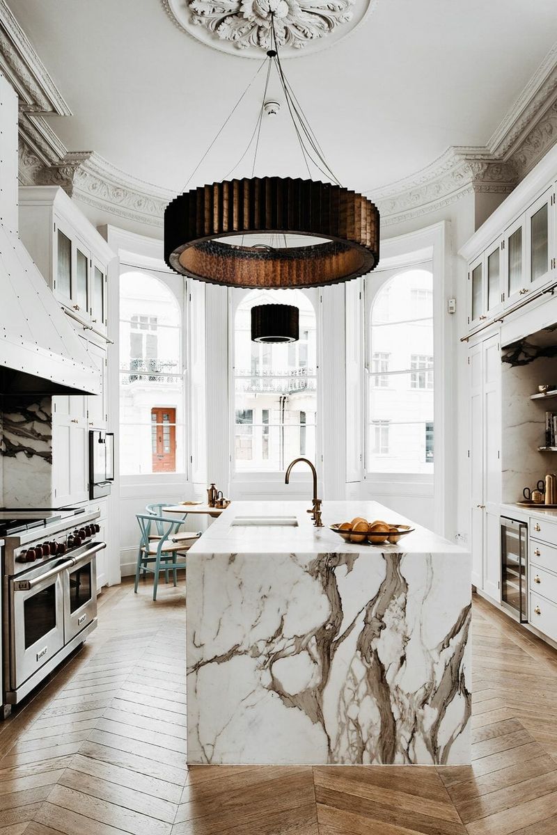 High-End California Homes Feature These Key Design Elements - Decor Hint Luxury Kitchen Islands