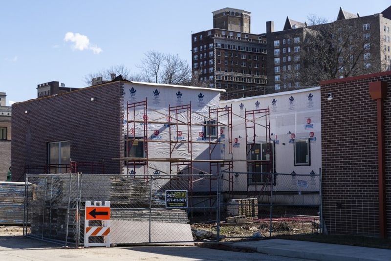 Why Missouri's St. Louis Restaurants Are Struggling With Rising Costs And Fewer Diners - Decor Hint Neighborhood Challenges: Population Shifts & Displacement