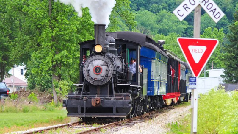 Tranquil Train Rides Across Ohio For A Leisurely Day Out - Decor Hint Hocking Valley Scenic Railway