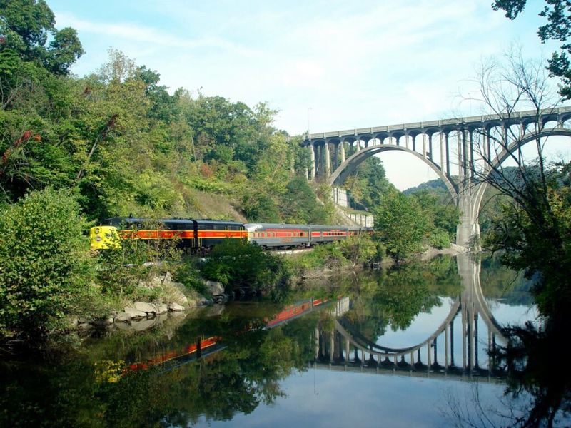 Tranquil Train Rides Across Ohio For A Leisurely Day Out - Decor Hint Cuyahoga Valley Scenic Railroad Explorer Pass