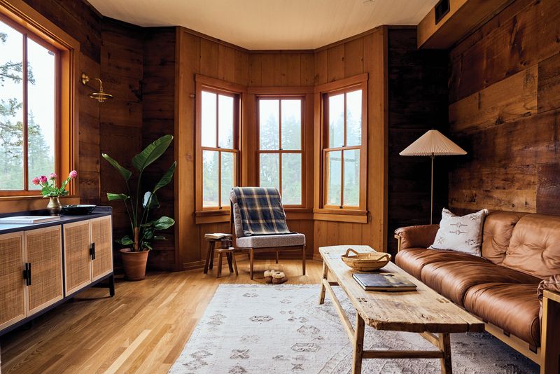 10 California Home Styles Forecasted To Fall Out Of Favor By 2026 - And 10 Rising Fast - Decor Hint Mountain Lodge Style (In Urban Settings)