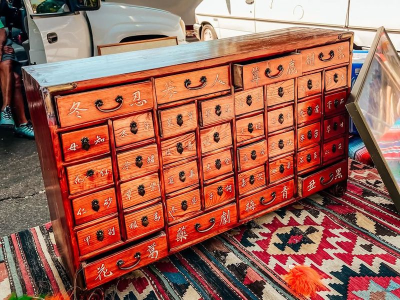 Northern California's Best Flea Markets For Rare Finds And Vintage Charm - Decor Hint Sacramento Antique Faire