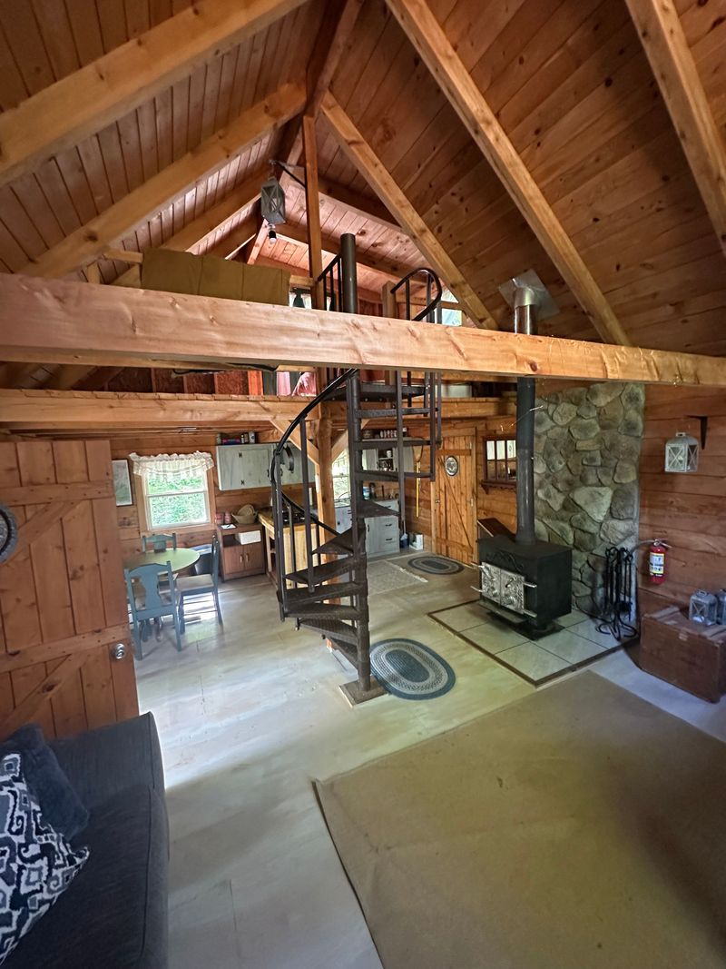 The Sunny Breakfast Nooks In Colorado Cabins Where Mornings Feel Extra Cozy - Decor Hint Loft Overlook Eating Area