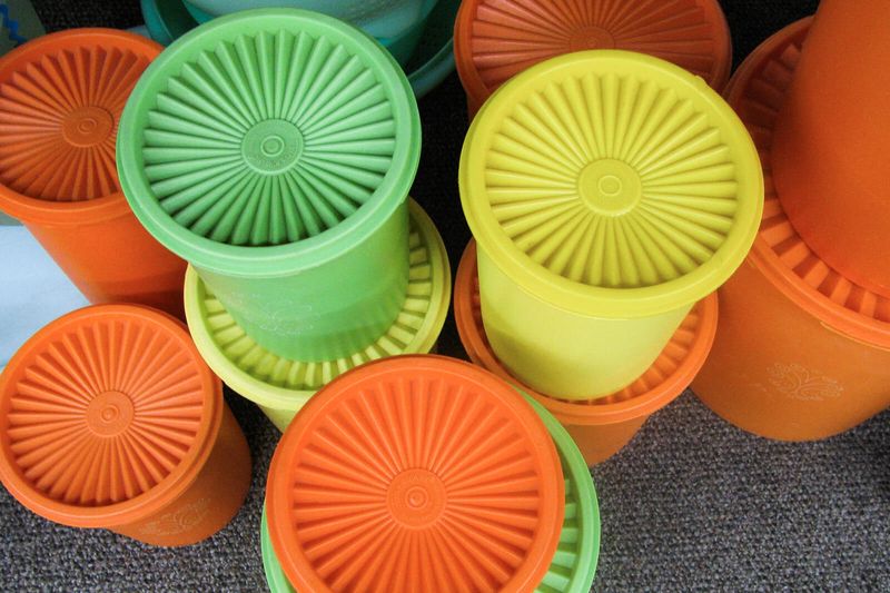 12 Once-Priceless California Collectibles Now Losing Their Shine, And 8 To Skip - Decor Hint Vintage Plastic Tupperware Sets