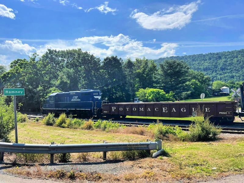 See West Virginia’s Canyon Blaze With Fall Color Aboard This Train - Decor Hint Easy Access And Parking