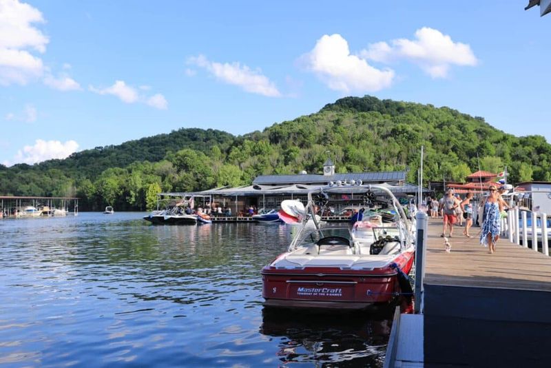 12 Tennessee Waterfront Restaurants So Beautiful The Meal's Just A Bonus - Decor Hint The Marina Restaurant