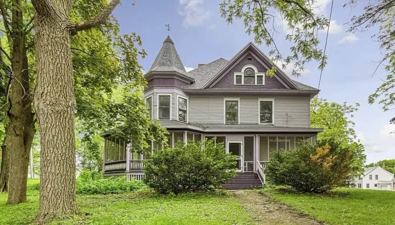 13 Vintage Alabama Homes That Remind Us How The South Used To Live - Decor Hint Queen Anne Style Home in Anniston