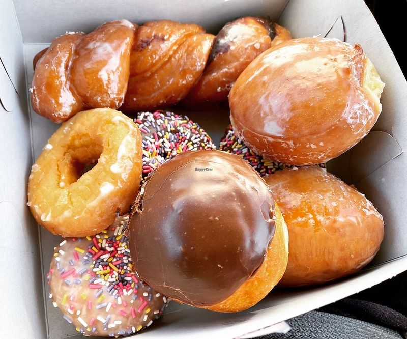 12 Nevada Cider-Donut Shops Bringing Autumn Vibes To The Desert - Decor Hint Ronald's Donuts