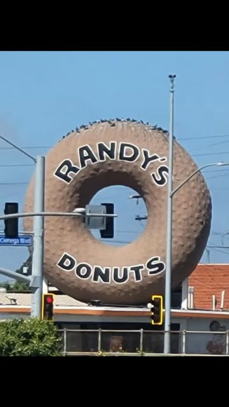 California's Most Irresistible Donut Shops Worth Waking Up Early For - Decor Hint Randy's Donuts - Inglewood