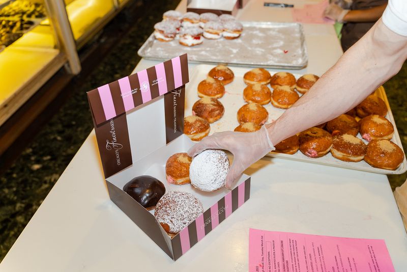 Where To Find The Most Irresistible Donuts Across Illinois - Decor Hint Dinkel's Bakery - Chicago