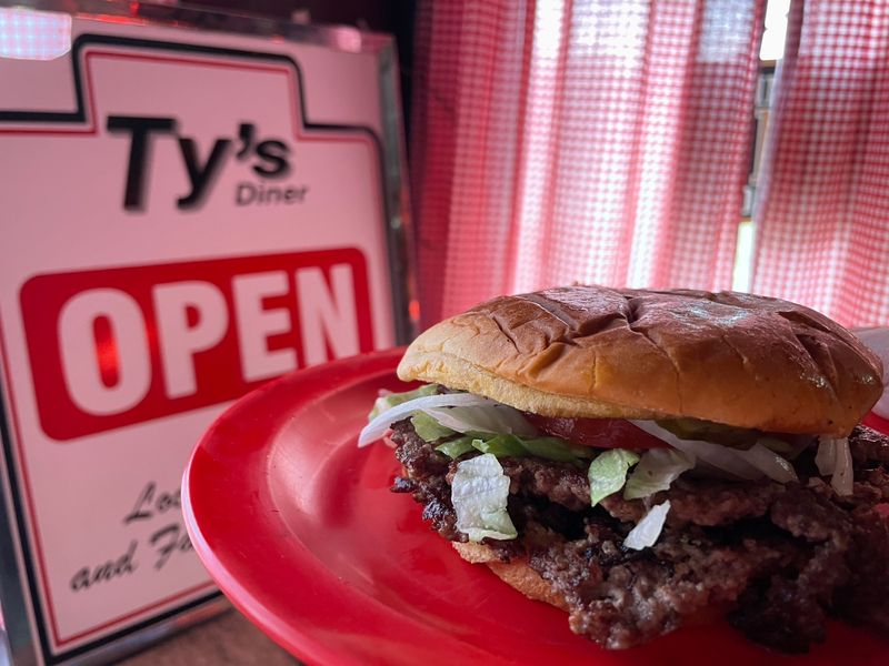17 Underrated Kansas Restaurants That Deserve The Spotlight - Decor Hint Ty's Diner, Wichita