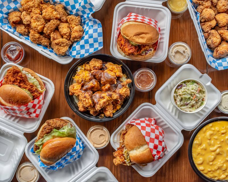 16 Washington Family-Owned Fried Chicken Restaurants Perfect For Rainy Days - Decor Hint Cookie's Country Chicken (Seattle)