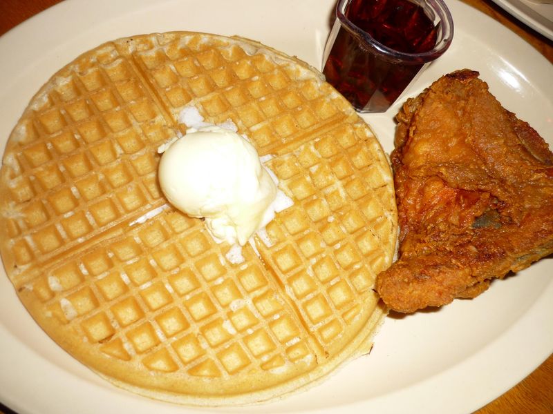 13 California Diners Where Comfort Food Still Rules The Menu - Decor Hint Roscoe's House of Chicken and Waffles