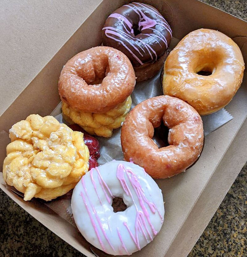 Overhyped Donut Shops In St Charles IL That Don't Live Up To The Buzz - Decor Hint The Donut Bar