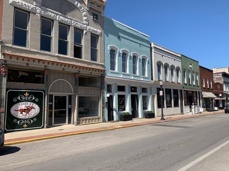 This Quaint Kentucky City Near Lexington Blends Rolling Farmland With Incredible Local Dining - Decor Hint Boutique Shops And Coffee Houses