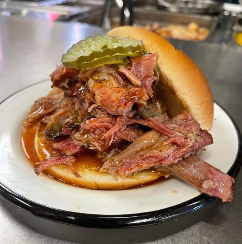 12 Alabama BBQ Joints Everyone Should Experience - Decor Hint Saw's BBQ