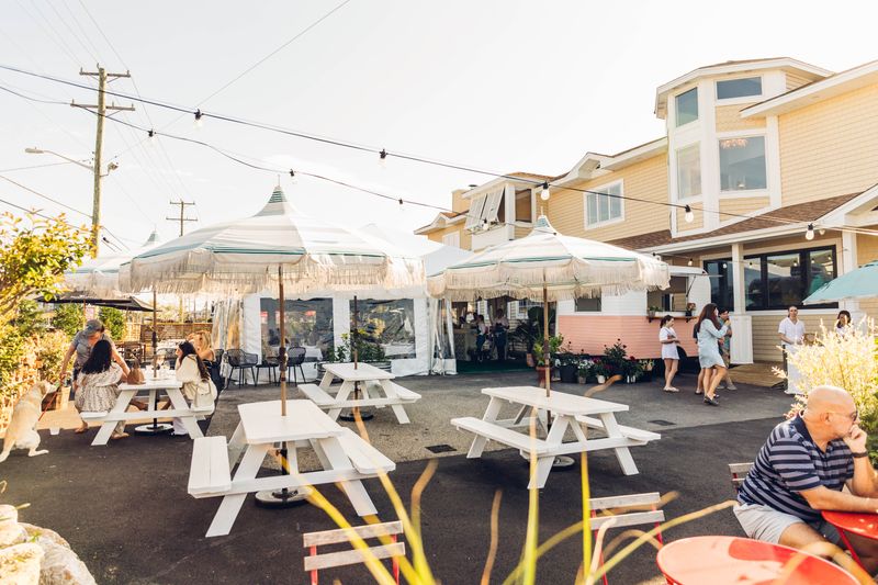 Charming Small-Town Restaurants In New Jersey Locals Love To Keep Secret - Decor Hint Black-Eyed Susans (Harvey Cedars, LBI)