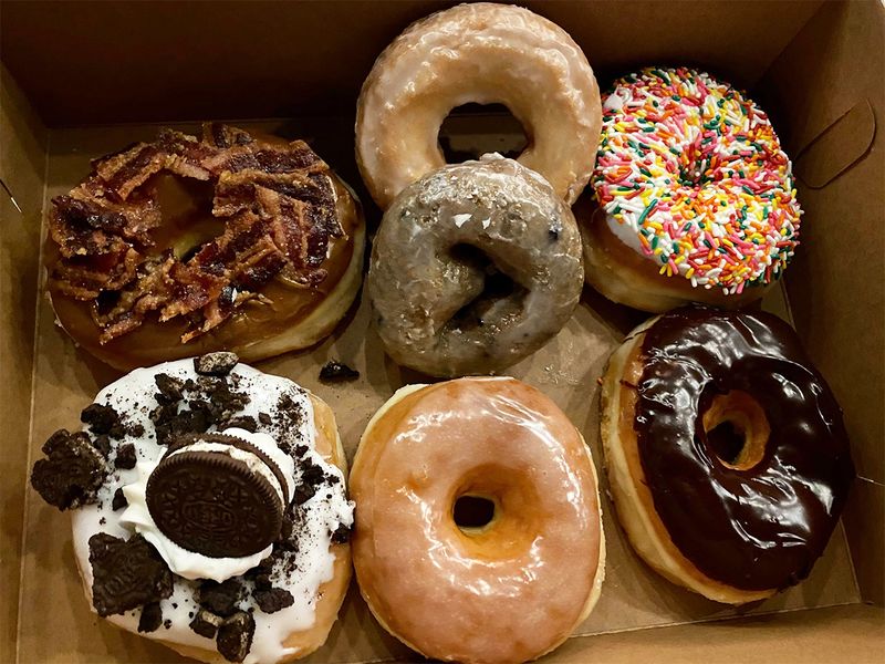 14 Must Visit Orlando Donut Shops Serving Legendary Apple Cider Donuts - Decor Hint Everglazed Donuts & Cold Brew