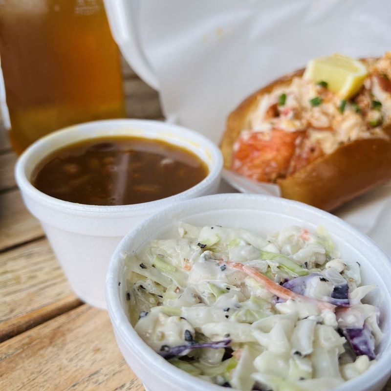 14 California Coastal Seafood Spots Perfect For A Day Out - Decor Hint Old Port Lobster Shack - San Diego