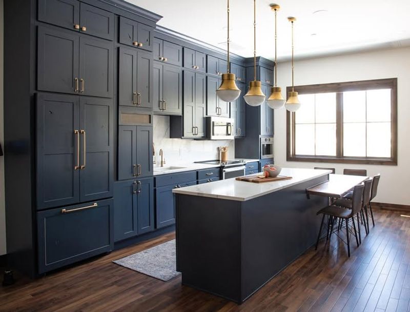 21 North Dakota Home Color Trends Instantly Refreshing Living Spaces - Decor Hint Deep Navy Blue