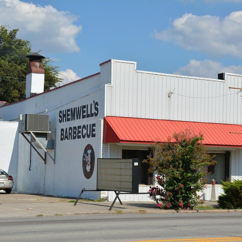 20 Illinois Small-Town Dining Destinations That Delight Every Time - Decor Hint Shemwell's Barbecue, Cairo
