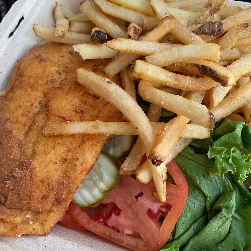 16 Maine Fish Fry Spots That Turn Friday Nights Into A Crunchy Tradition - Decor Hint Fisherman's Friend in Stonington
